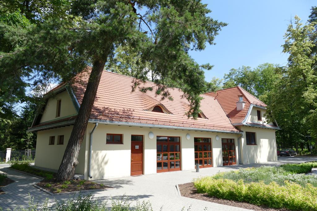 Ckm Centrum Konferencyjne Mazowsze Otrębusy Exterior foto
